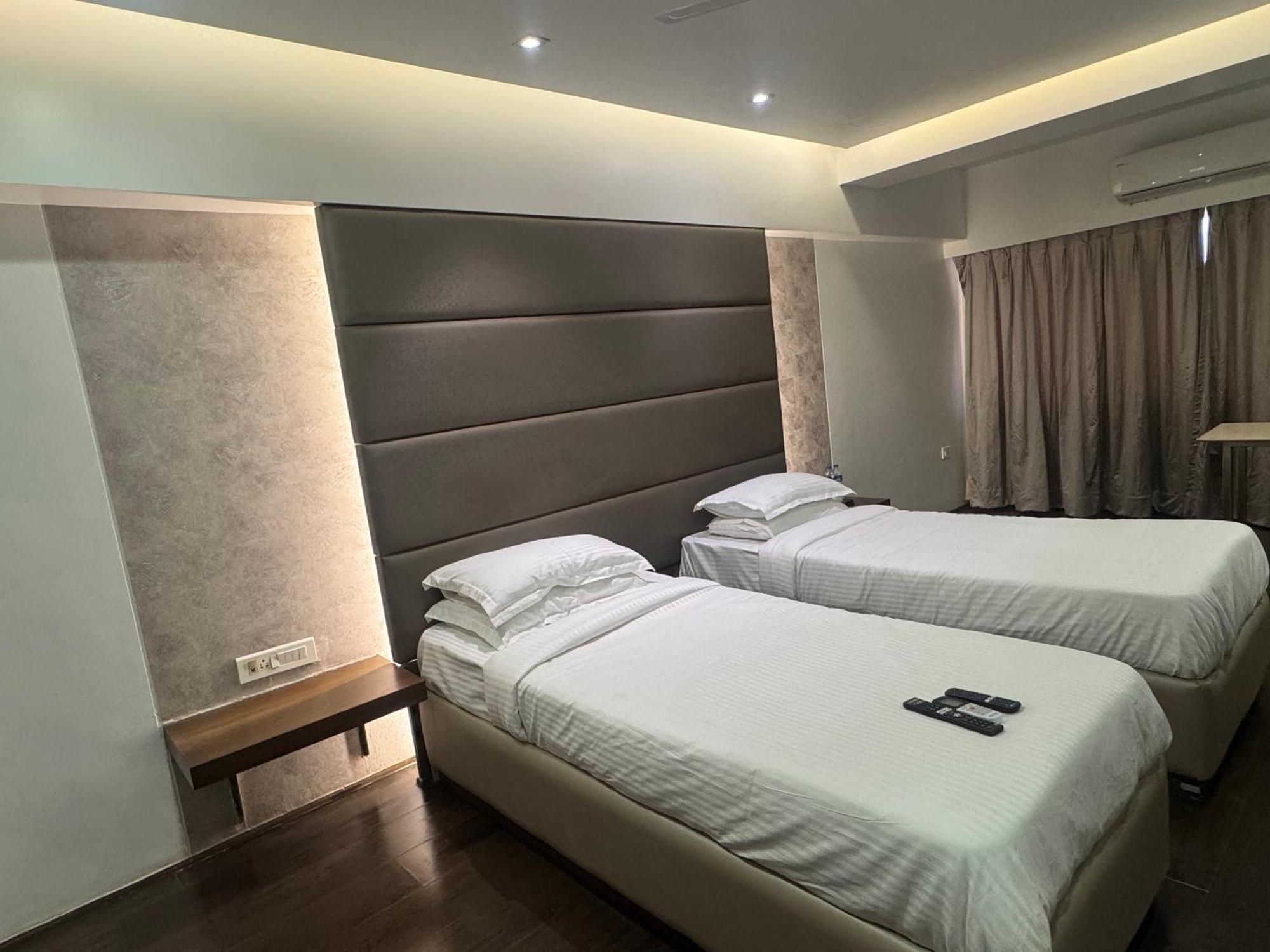 Hotel Dakshin Grandeur Navi Mumbai Exteriör bild