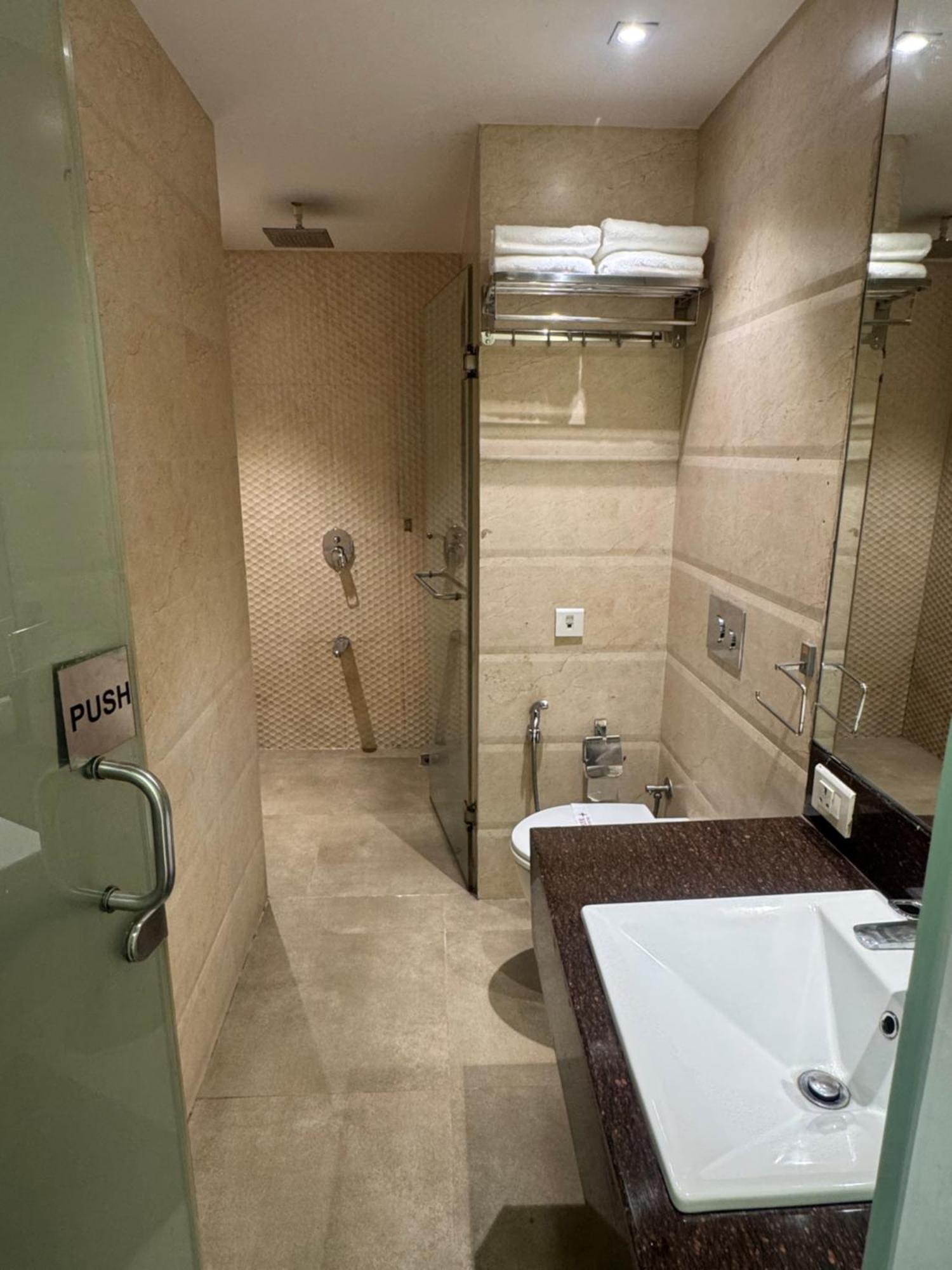 Hotel Dakshin Grandeur Navi Mumbai Exteriör bild