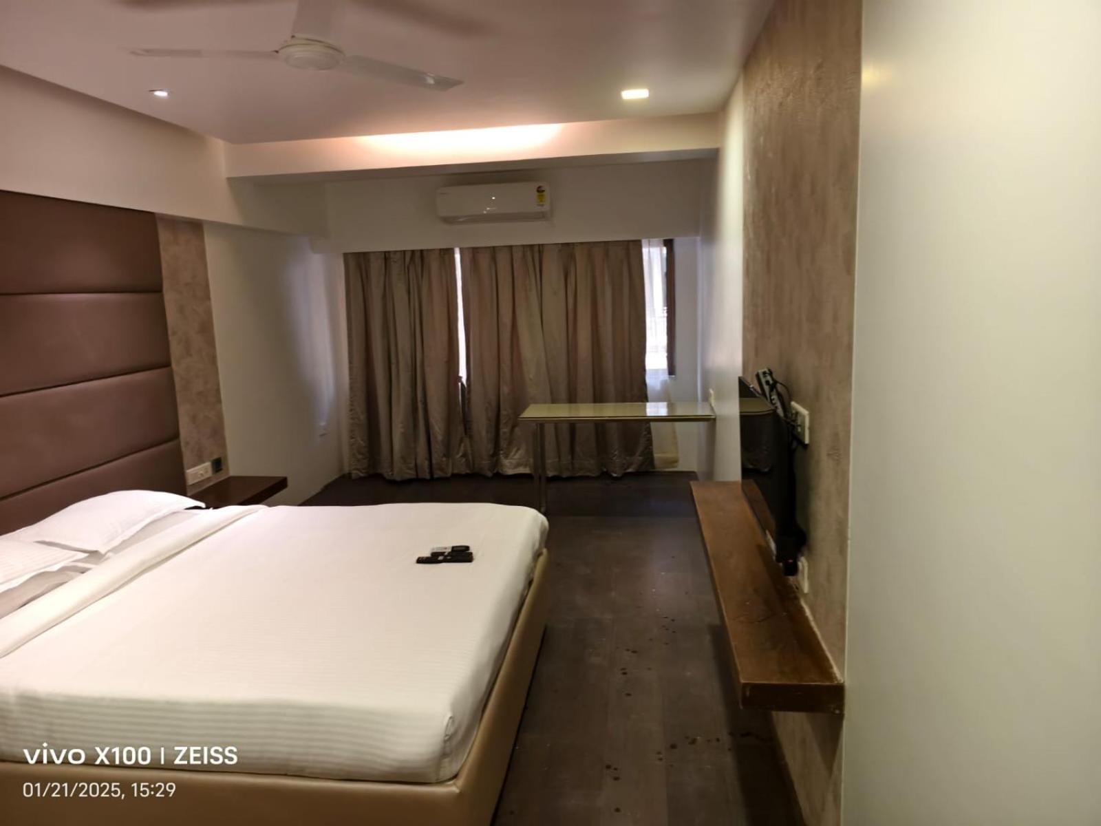 Hotel Dakshin Grandeur Navi Mumbai Exteriör bild
