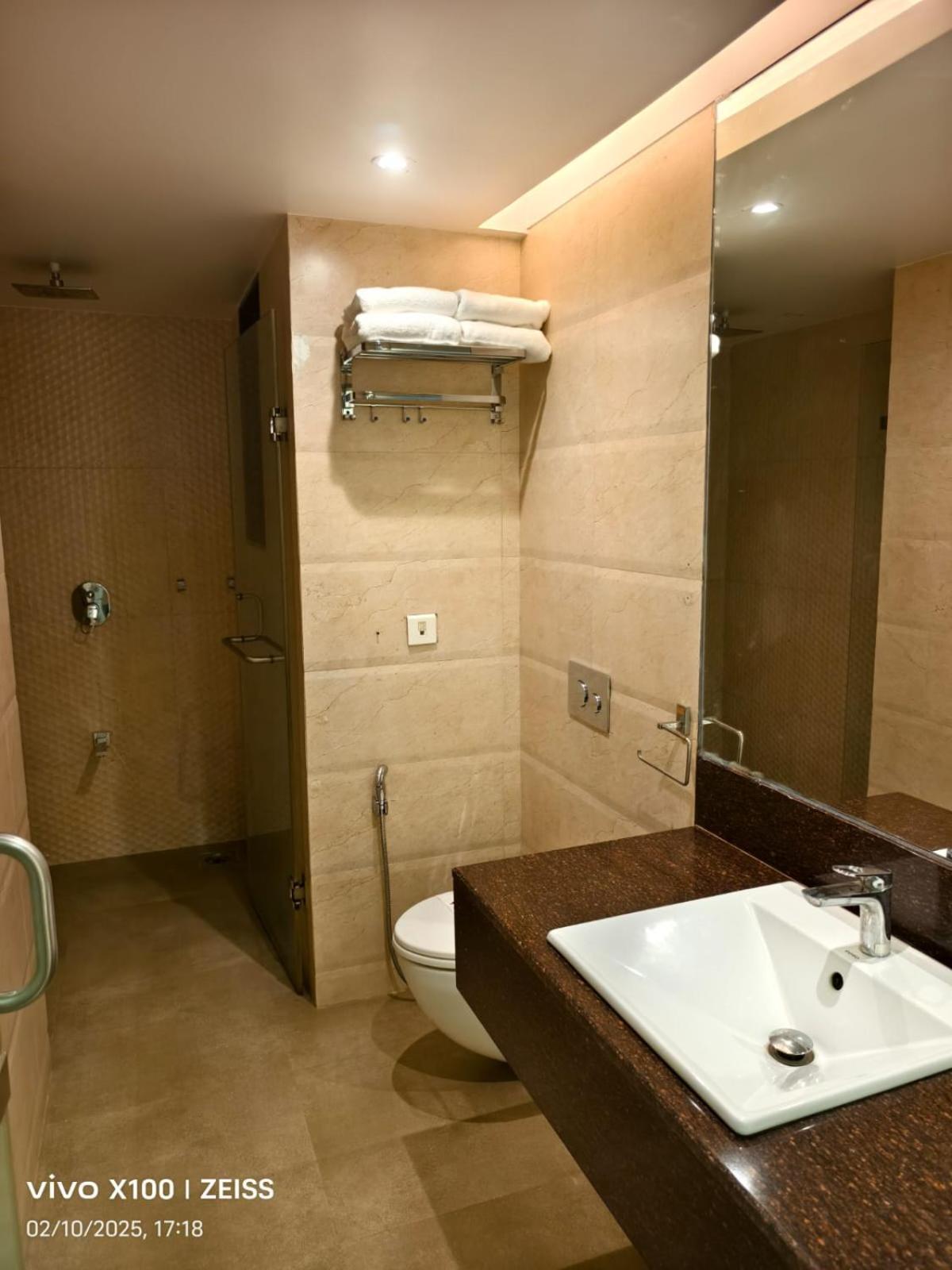 Hotel Dakshin Grandeur Navi Mumbai Exteriör bild