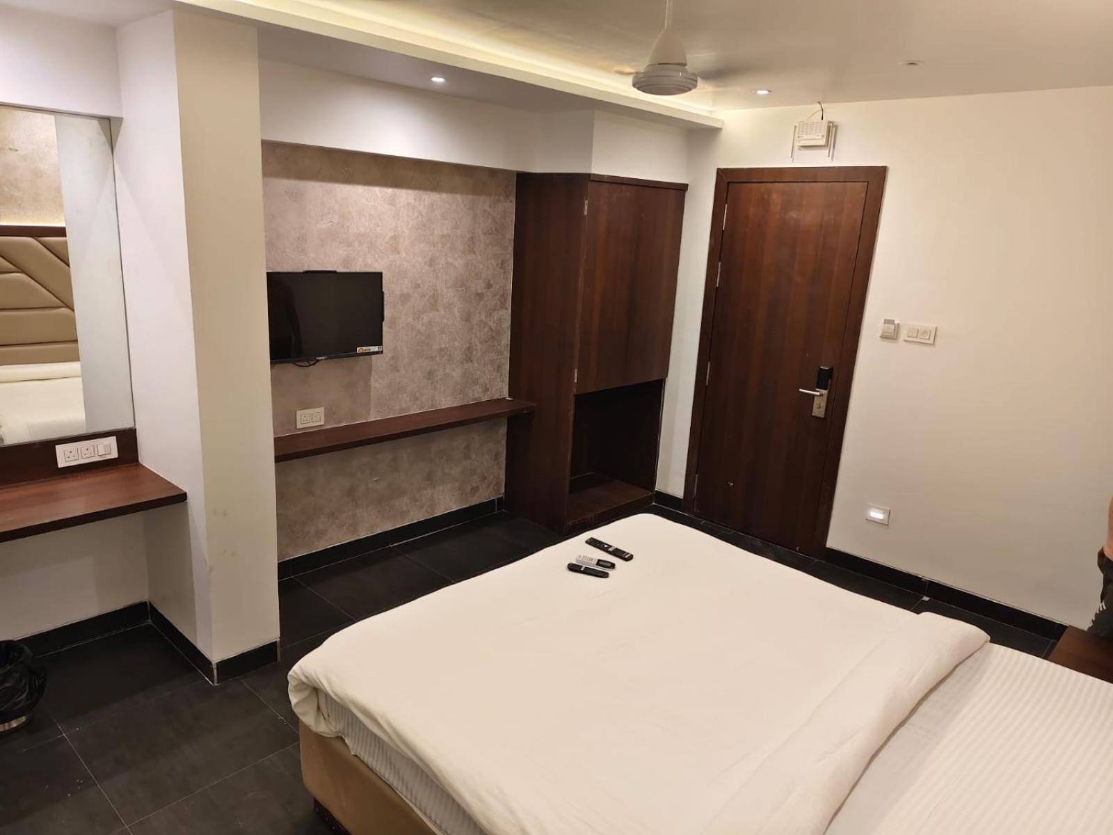 Hotel Dakshin Grandeur Navi Mumbai Exteriör bild