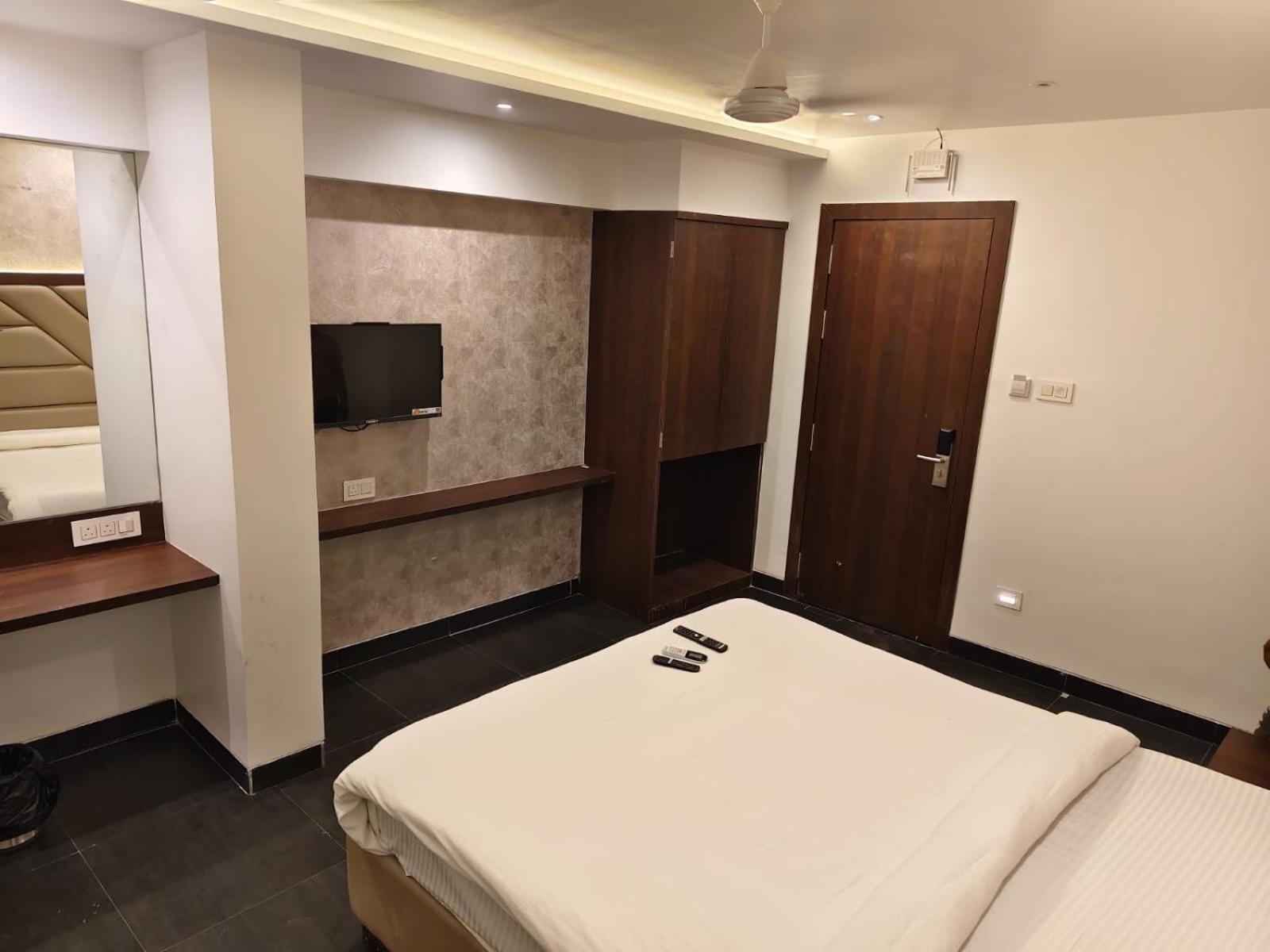Hotel Dakshin Grandeur Navi Mumbai Exteriör bild