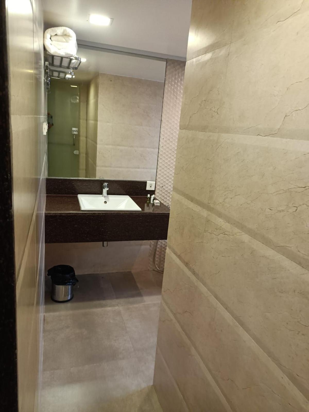 Hotel Dakshin Grandeur Navi Mumbai Exteriör bild