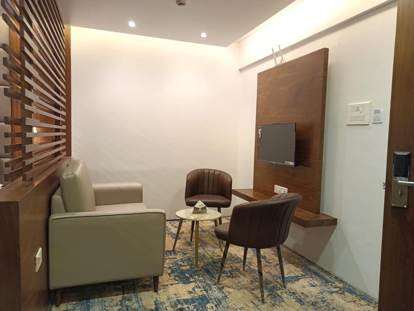 Hotel Dakshin Grandeur Navi Mumbai Exteriör bild