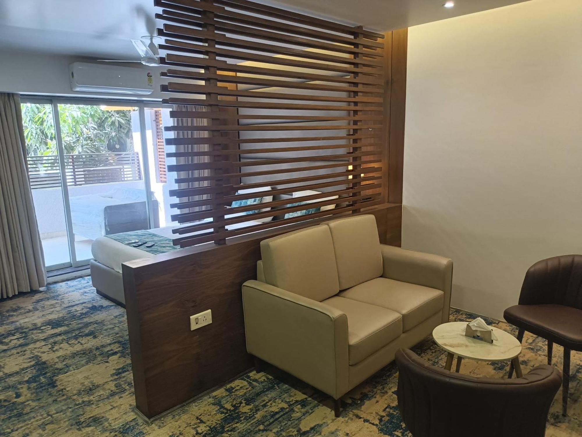 Hotel Dakshin Grandeur Navi Mumbai Exteriör bild